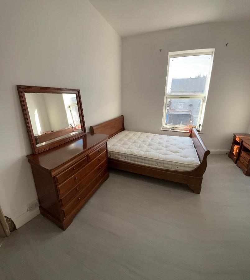 New Flat, Own Bathroom, Sitting Room & Large Bedroom - Walsall Bescot Buitenkant foto