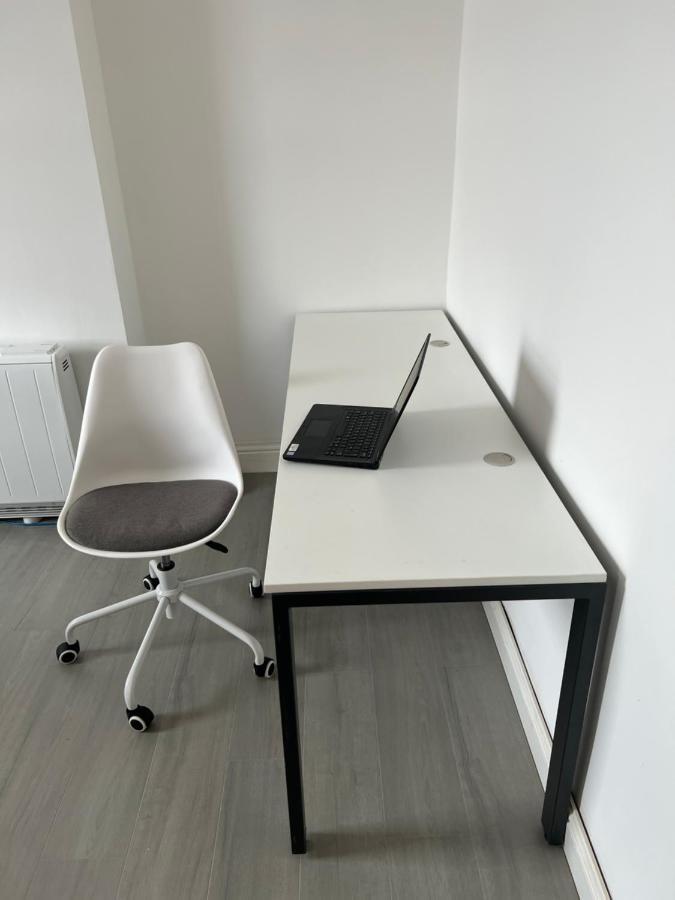 New Flat, Own Bathroom, Sitting Room & Large Bedroom - Walsall Bescot Buitenkant foto